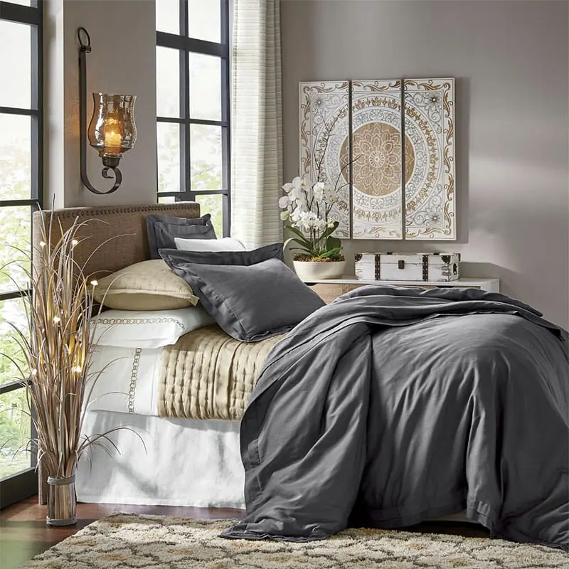 https://blog.countrydoor.com/wp-content/uploads/sites/8/2015/10/Master-Bedroom-Decorating-Ideas.jpg.webp