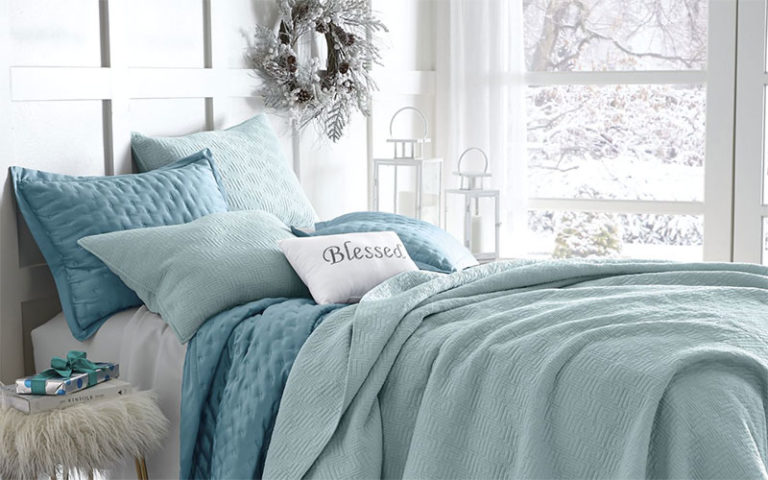 Guest Room Decorating Ideas for the Holidays